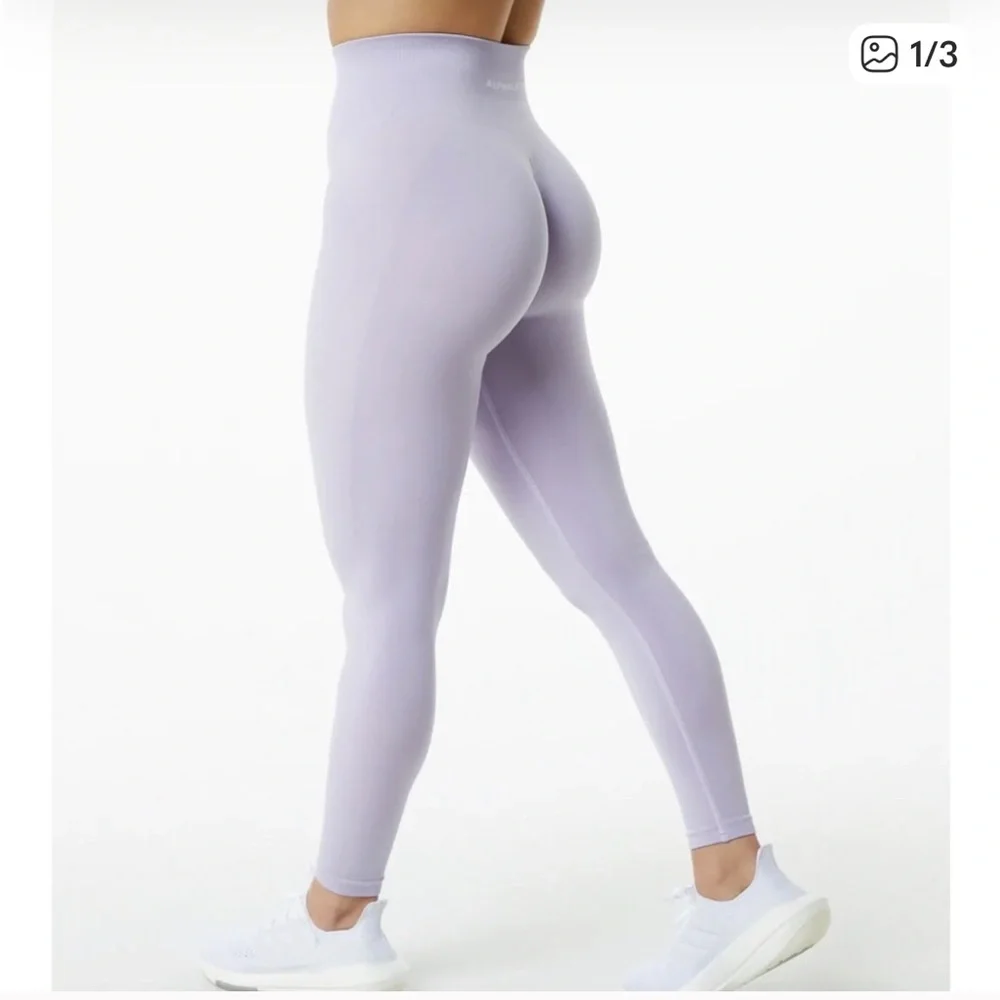 Alphalete Amplify Set with Leggings and Crop Top in Misty Lilac - Picture 2 of 14